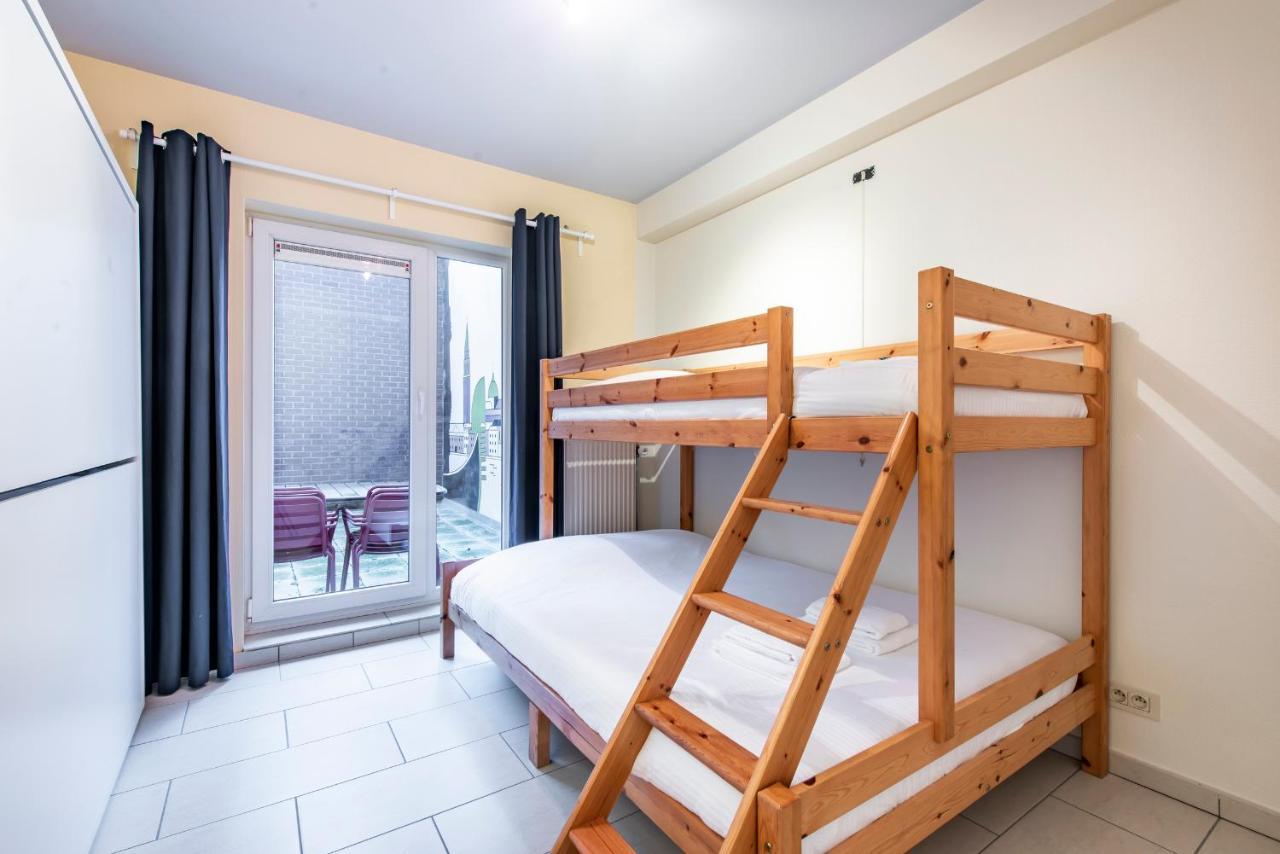 Centrally Located In Apartment